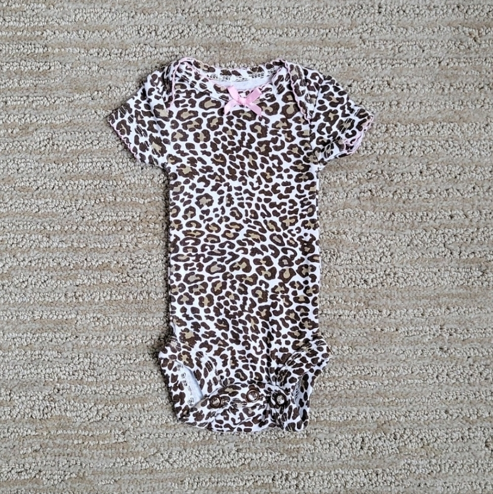 Child of Mine by Carter's Leopard Print Short Sleeve Bodysuit Size Preemie